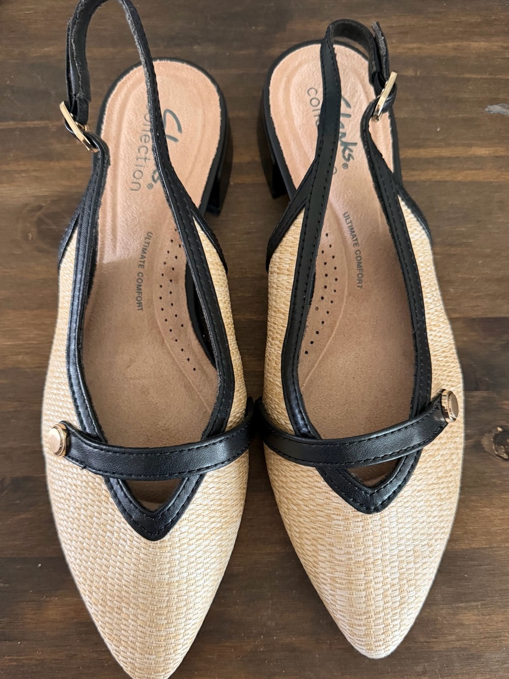 Clarks Collection Women's Black & Natural Pointed Slingback Flats - Picture 3 of 7